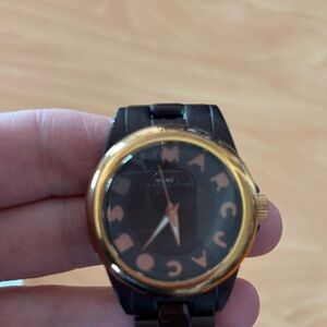 Marc Jacobs Elegant Black and Gold Smartwatch